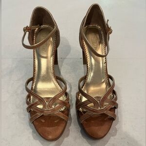 Seychelles vintage style light brown gold edged wooden heel strappy pumps. GUC!